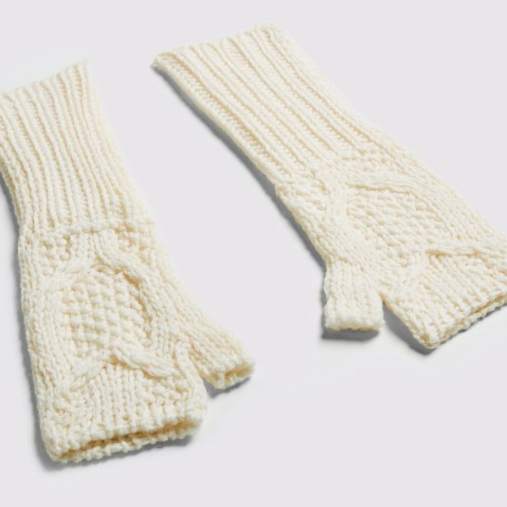 Joie Winter Scarf Beanie Hat Gloves 3 PC Set NWT - Picture 4 of 8